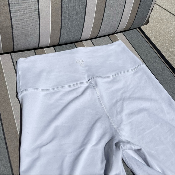 Aritzia TnAction TNA Life Bike Shorts 7” Ice Gray - Picture 3 of 5